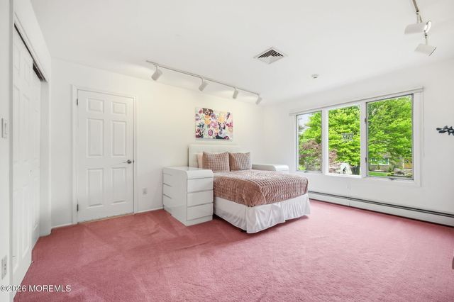 5 Emmons Court, Marlboro, NJ 07746