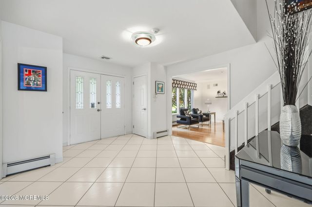 5 Emmons Court, Marlboro, NJ 07746