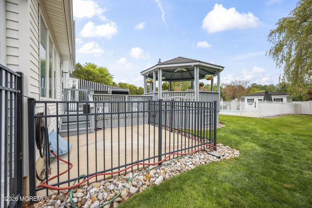 5 Emmons Court, Marlboro, NJ 07746