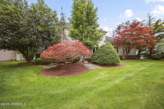 5 Emmons Court, Marlboro, NJ 07746