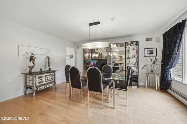 5 Emmons Court, Marlboro, NJ 07746