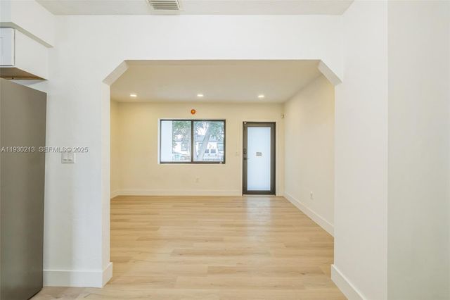 9055 NW 33rd Ave Rd, Miami, FL 33147