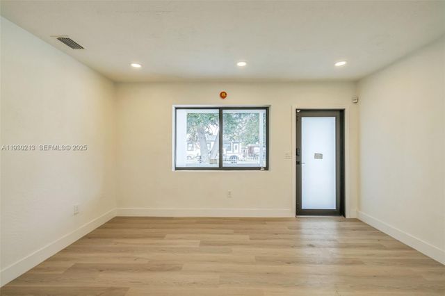 9055 NW 33rd Ave Rd, Miami, FL 33147