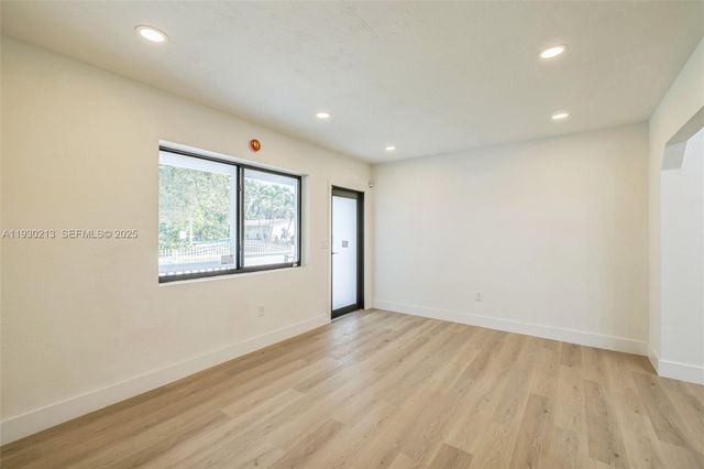 9055 NW 33rd Ave Rd, Miami, FL 33147