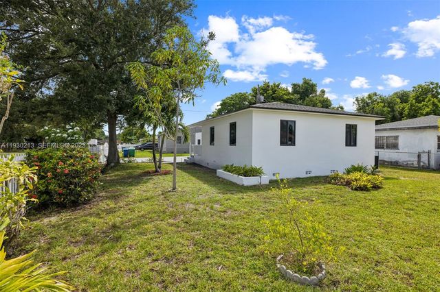 9055 NW 33rd Ave Rd, Miami, FL 33147