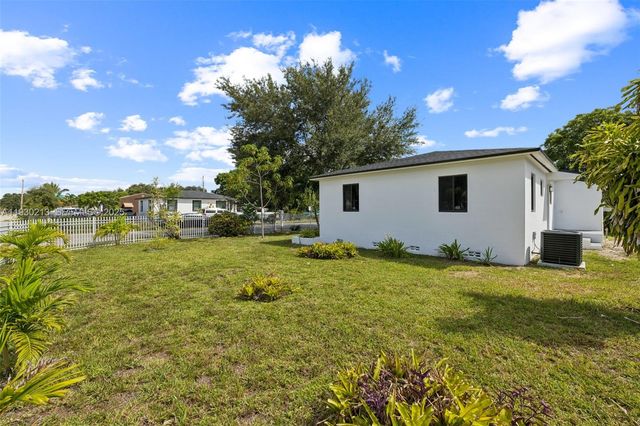 9055 NW 33rd Ave Rd, Miami, FL 33147