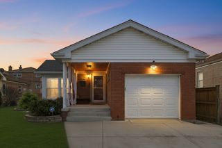 9806 S HARDING Avenue, Evergreen Park, IL 60805