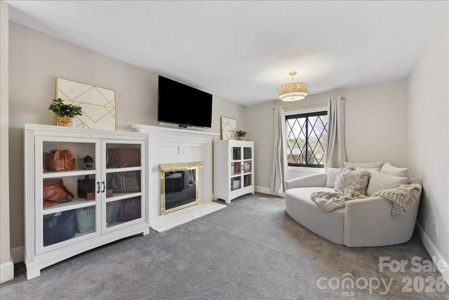 10149 Foxhall Drive, Charlotte, NC 28210