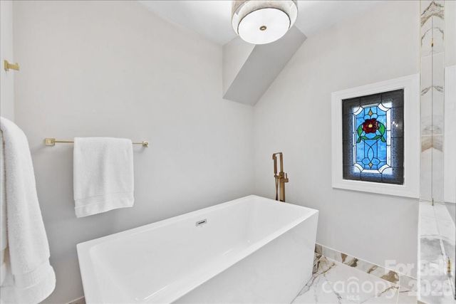 10149 Foxhall Drive, Charlotte, NC 28210