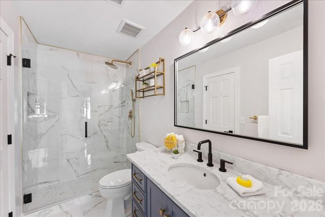 10149 Foxhall Drive, Charlotte, NC 28210