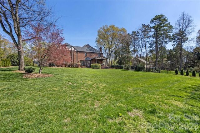 10149 Foxhall Drive, Charlotte, NC 28210