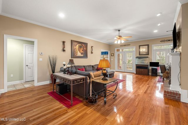 92 Highpointe Drive, Hattiesburg, MS 39402