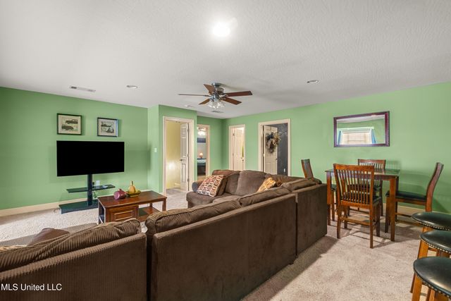 92 Highpointe Drive, Hattiesburg, MS 39402