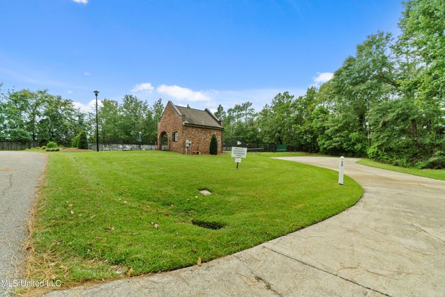 92 Highpointe Drive, Hattiesburg, MS 39402