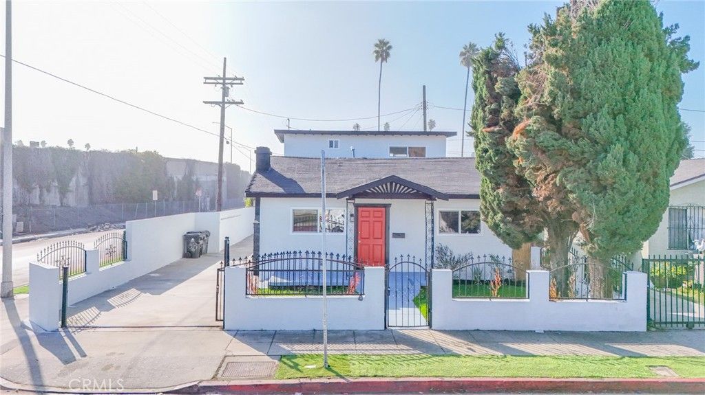 Image 10 of property listing at 430 W 64th Street, Los Angeles, CA 90003