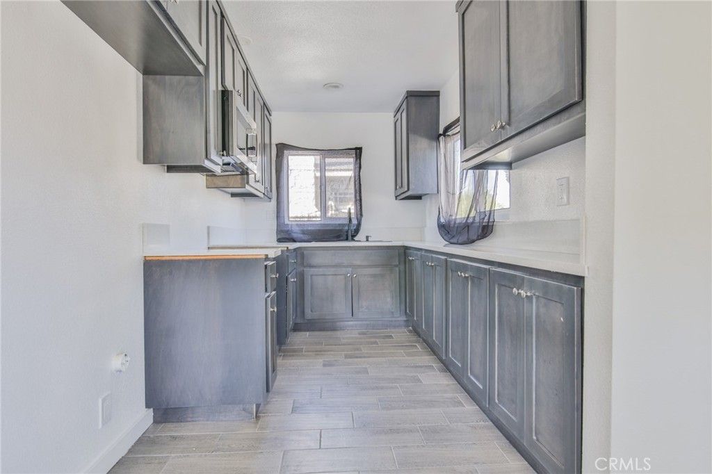 Image 14 of property listing at 430 W 64th Street, Los Angeles, CA 90003