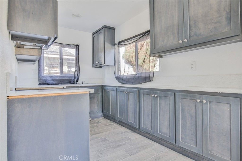 Image 15 of property listing at 430 W 64th Street, Los Angeles, CA 90003