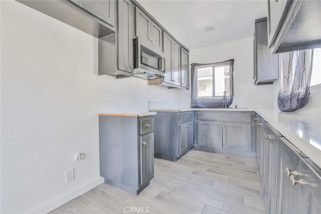 Image 16 of property listing at 430 W 64th Street, Los Angeles, CA 90003