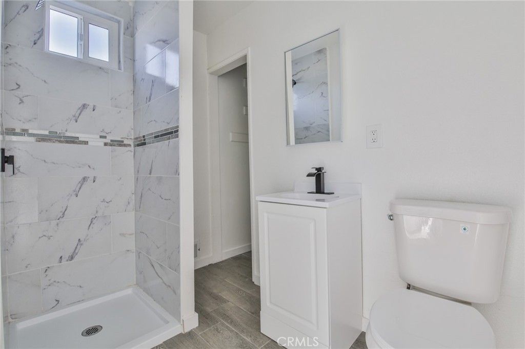 Image 27 of property listing at 430 W 64th Street, Los Angeles, CA 90003