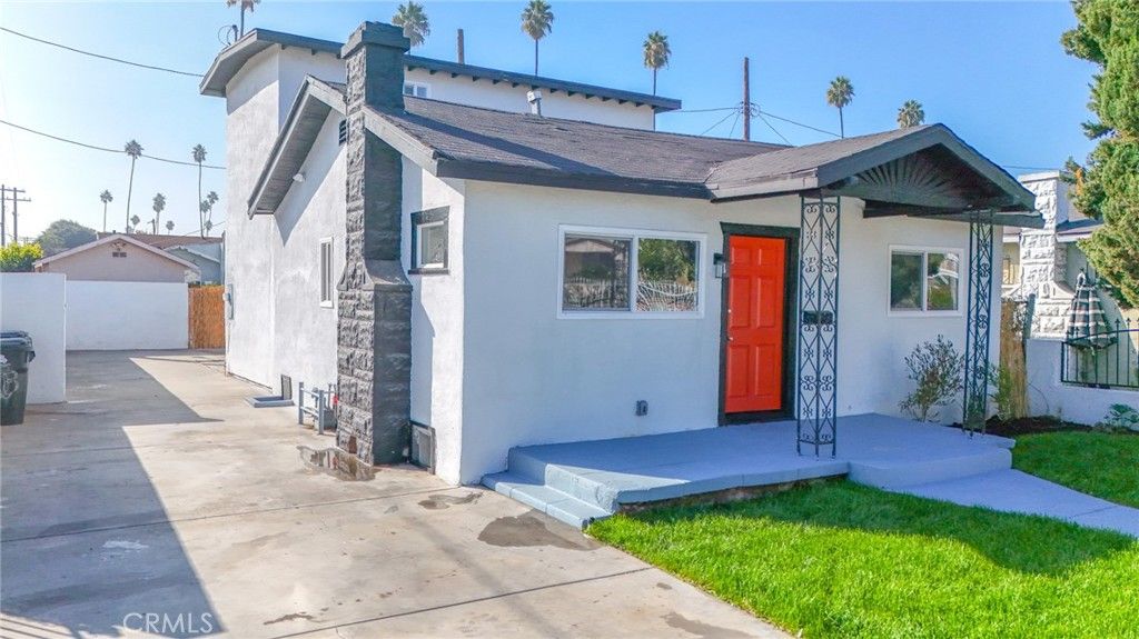 Image 3 of property listing at 430 W 64th Street, Los Angeles, CA 90003