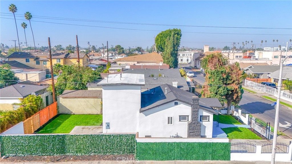 Image 32 of property listing at 430 W 64th Street, Los Angeles, CA 90003