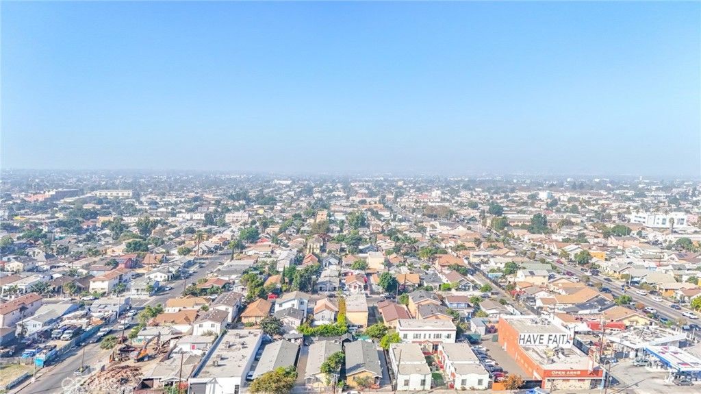 Image 36 of property listing at 430 W 64th Street, Los Angeles, CA 90003