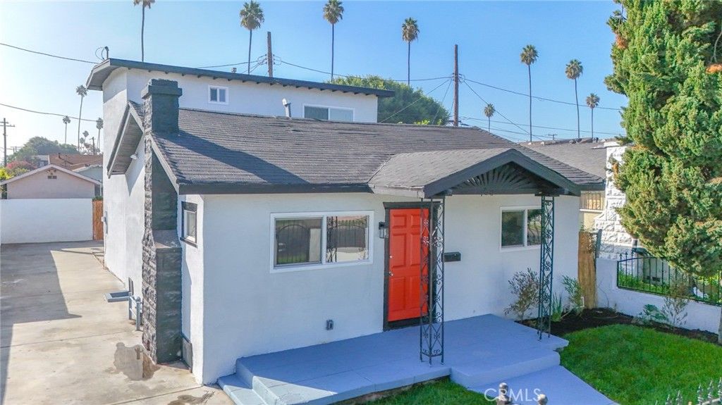 Image 7 of property listing at 430 W 64th Street, Los Angeles, CA 90003