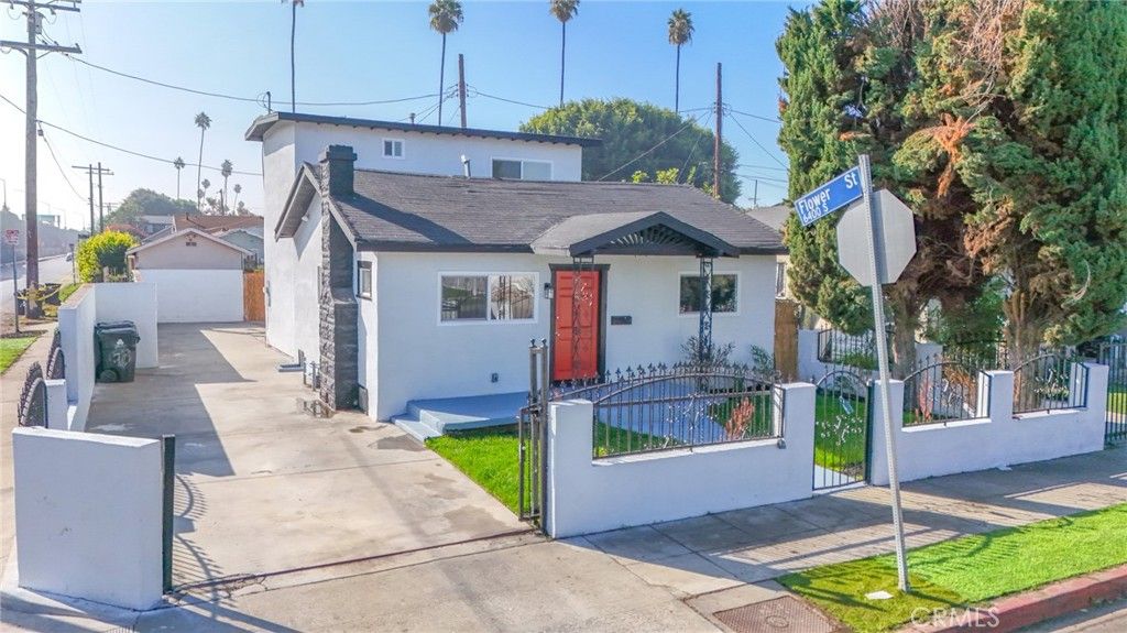 Image 8 of property listing at 430 W 64th Street, Los Angeles, CA 90003