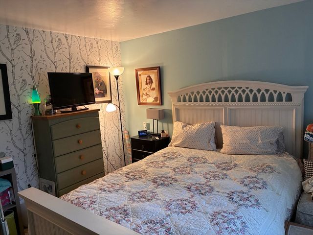10 Alice St, Montague, MA 01376