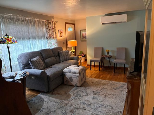 10 Alice St, Montague, MA 01376