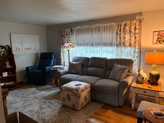 10 Alice St, Montague, MA 01376