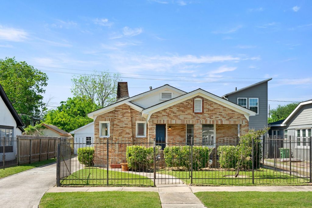 2502 Rosewood Street, Houston, TX 77004