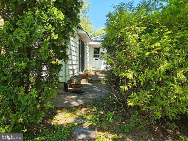 11 SYLVAN AVE, Burlington, NJ 08016