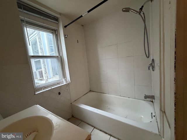 2831 N HOWARD ST, Philadelphia, PA 19133