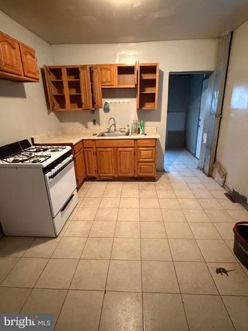 2831 N HOWARD ST, Philadelphia, PA 19133