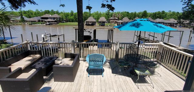 20996 Diversion Canal Rd, Maurepas, LA 70449