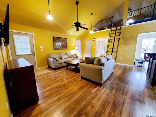 20996 Diversion Canal Rd, Maurepas, LA 70449