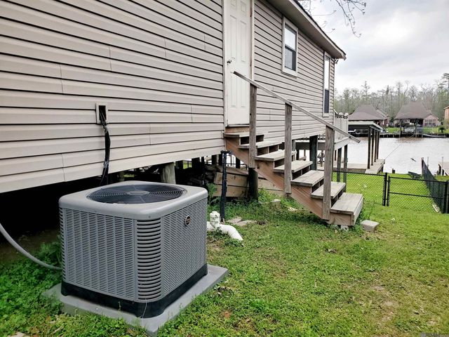 20996 Diversion Canal Rd, Maurepas, LA 70449