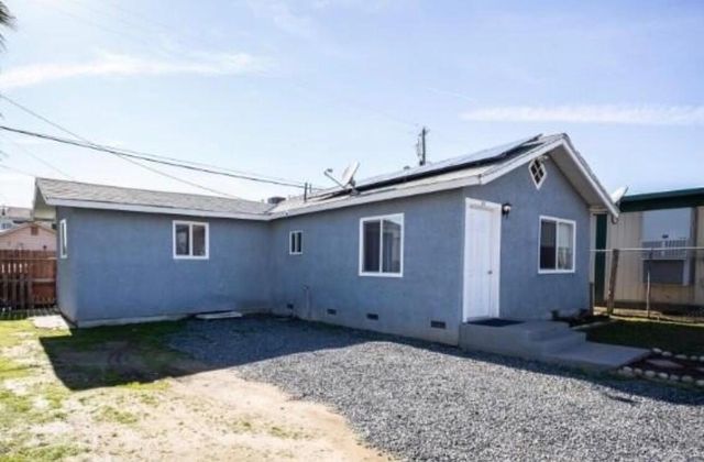 247 S College Avenue, Dinuba, CA 93618