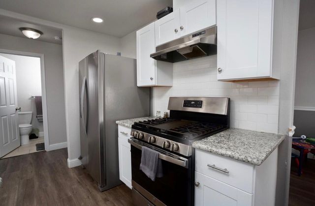 247 S College Avenue, Dinuba, CA 93618