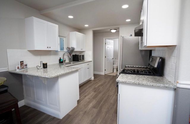 247 S College Avenue, Dinuba, CA 93618