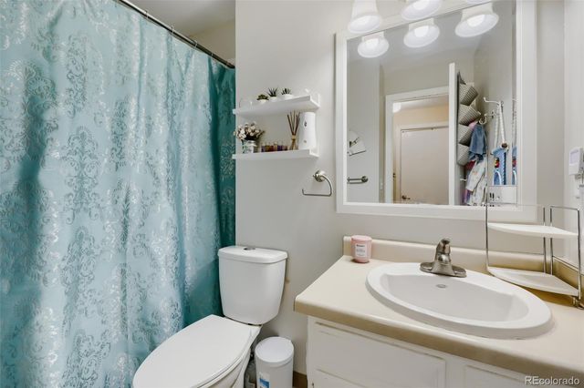 944 S Uravan Street, Aurora, CO 80017