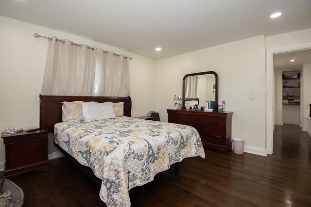 9909 N Huber Lane, Niles, IL 60714