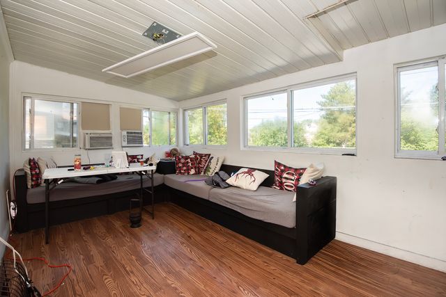 9909 N Huber Lane, Niles, IL 60714