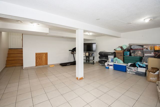 9909 N Huber Lane, Niles, IL 60714