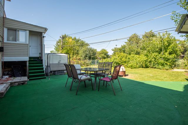 9909 N Huber Lane, Niles, IL 60714