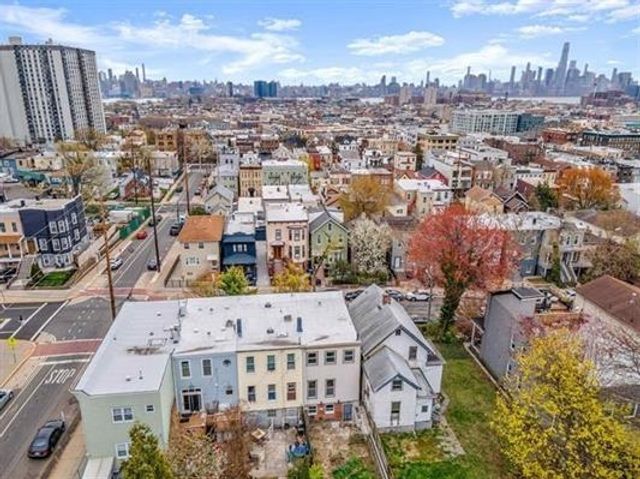 369 WEBSTER AVE, Jc, Heights, NJ 07307