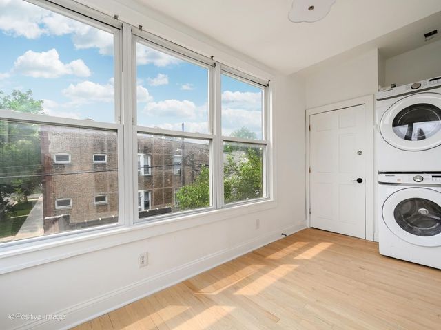 2138 W Cornelia Avenue 2, Chicago, IL 60618