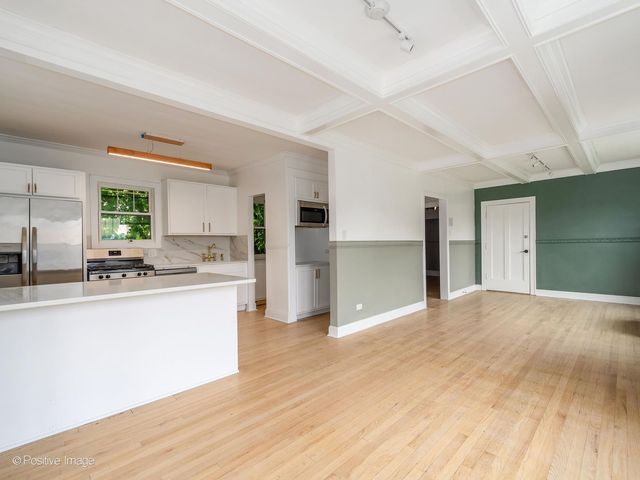 2138 W Cornelia Avenue 2, Chicago, IL 60618
