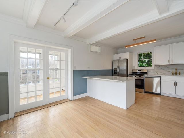 2138 W Cornelia Avenue 2, Chicago, IL 60618